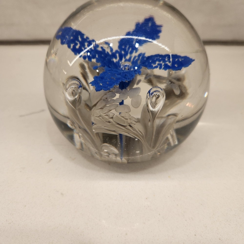 3.5 Inch Blue White Floral Burst Bubbles Clear Art Glass Paperweight Unsigned